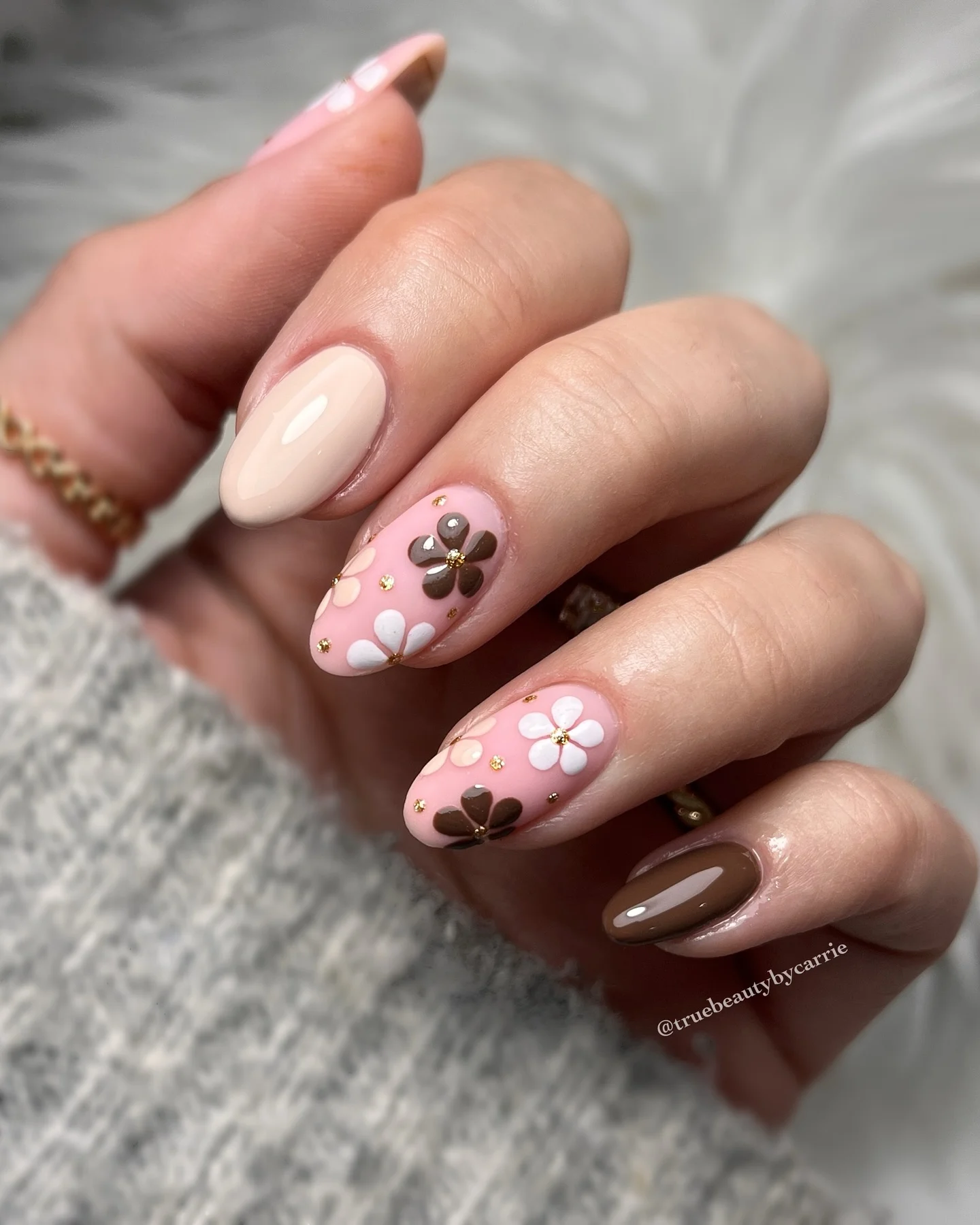 early fall nails 2026 Soft Pink Daisy Accent Almond Nails