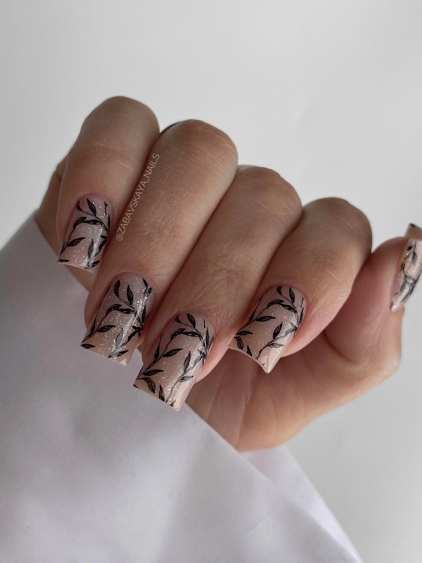 nude fall nails 2026 Glittering Nude Botanical Art With A Soft Sheen