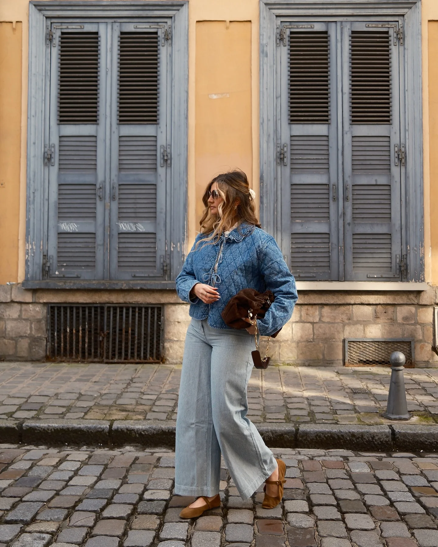 september outfit ideas 2026 Quilted Denim Jacket With Wide-Leg Jeans And Brown Ballet Flats