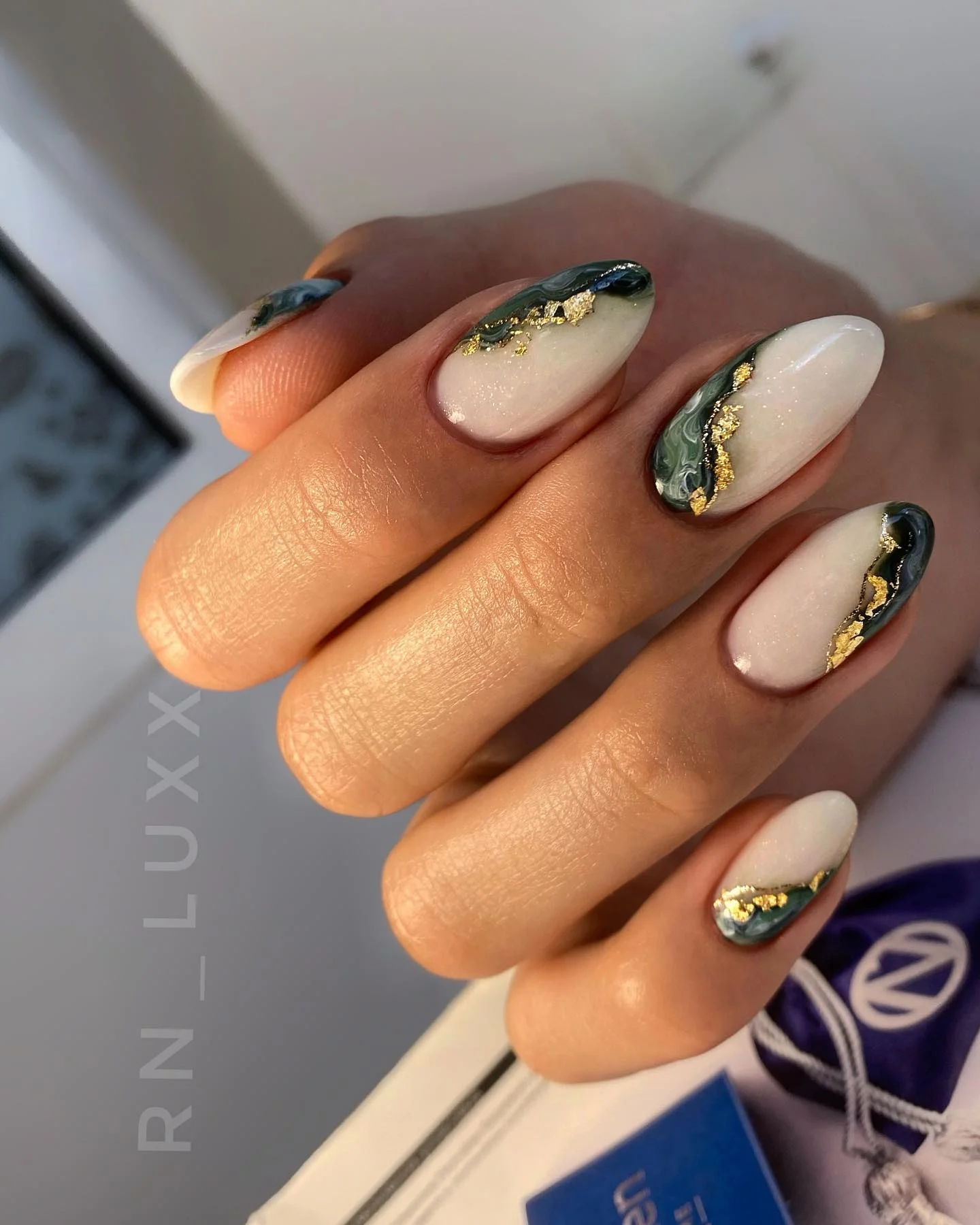 fall nails for olive skin tone 2026 Forest Green And Gold Abstract Edges