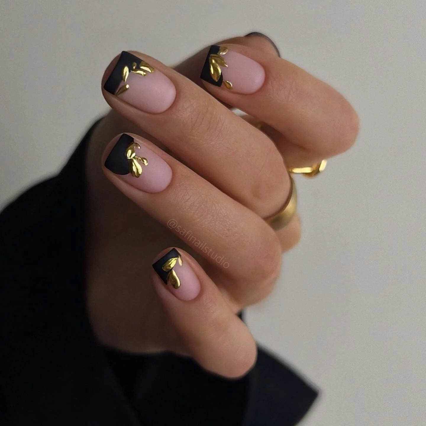fall nails for olive skin tone 2026 Soft Pink With Black French Tips And Gold Leaves