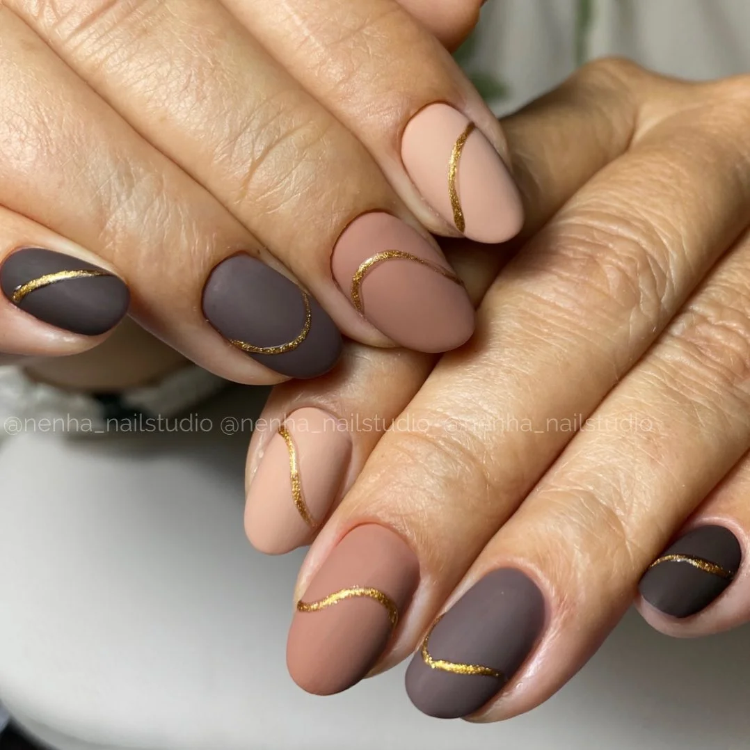 matte fall nails design 2026 Chocolate Brown And Gold Curves For A Refined Fall Look