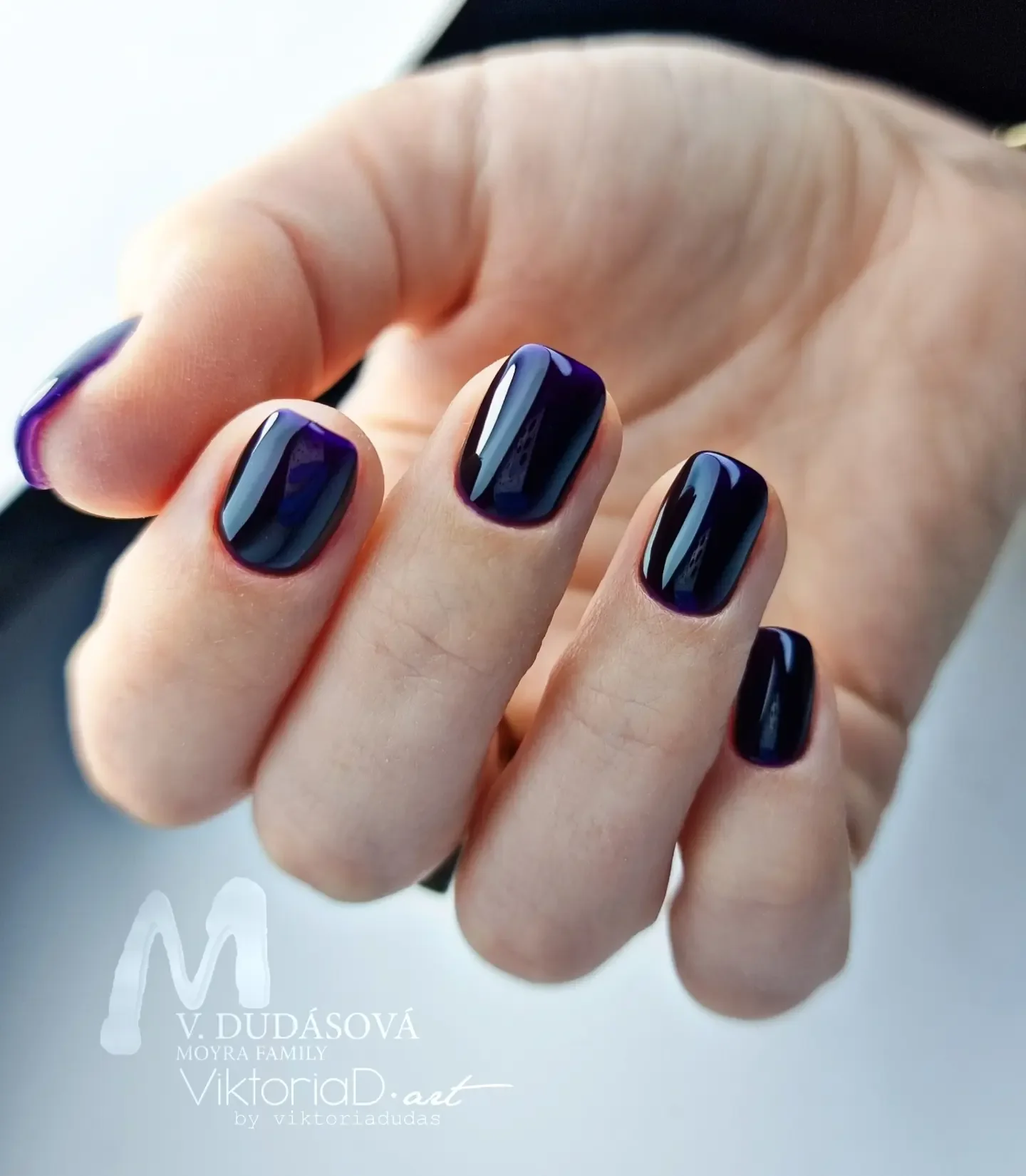 autumn nails color Midnight Navy With A Jewel-Toned Depth