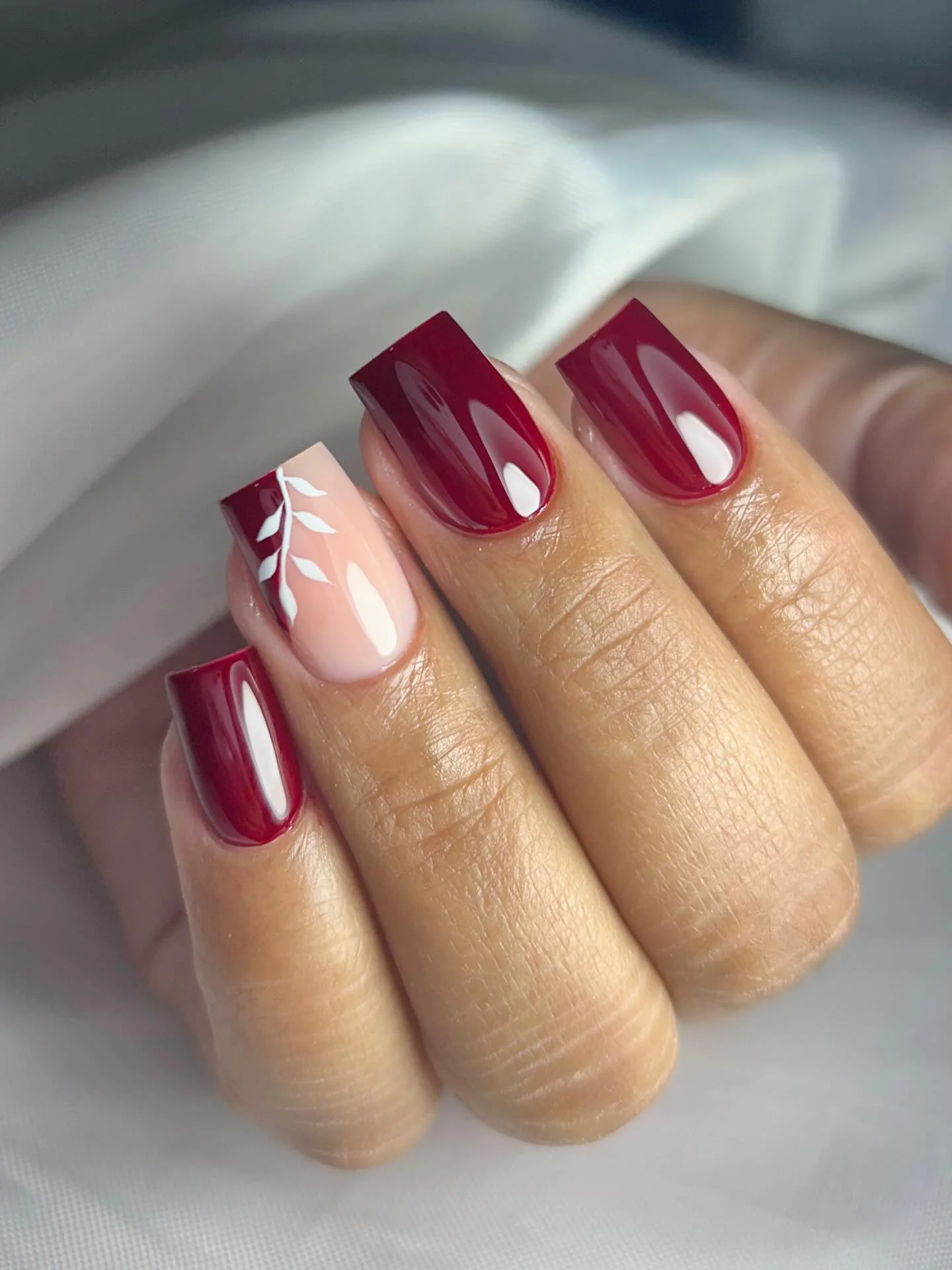 fall burgundy nails with design Glossy Burgundy Nails With A White Botanical Accent