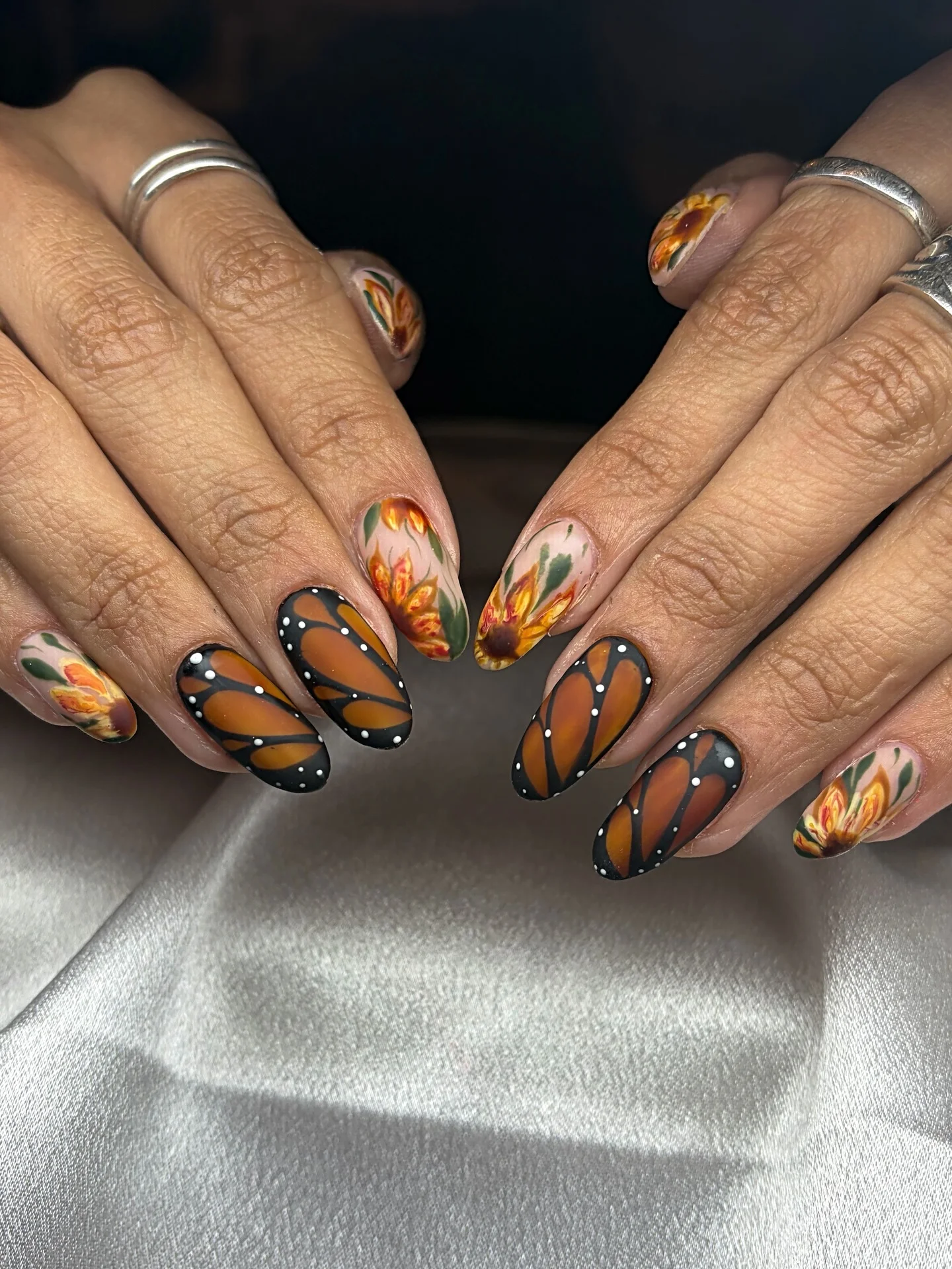 fall nails for brown skin tone Sunflower Fall Nail Art With Burnt Orange And Black Details