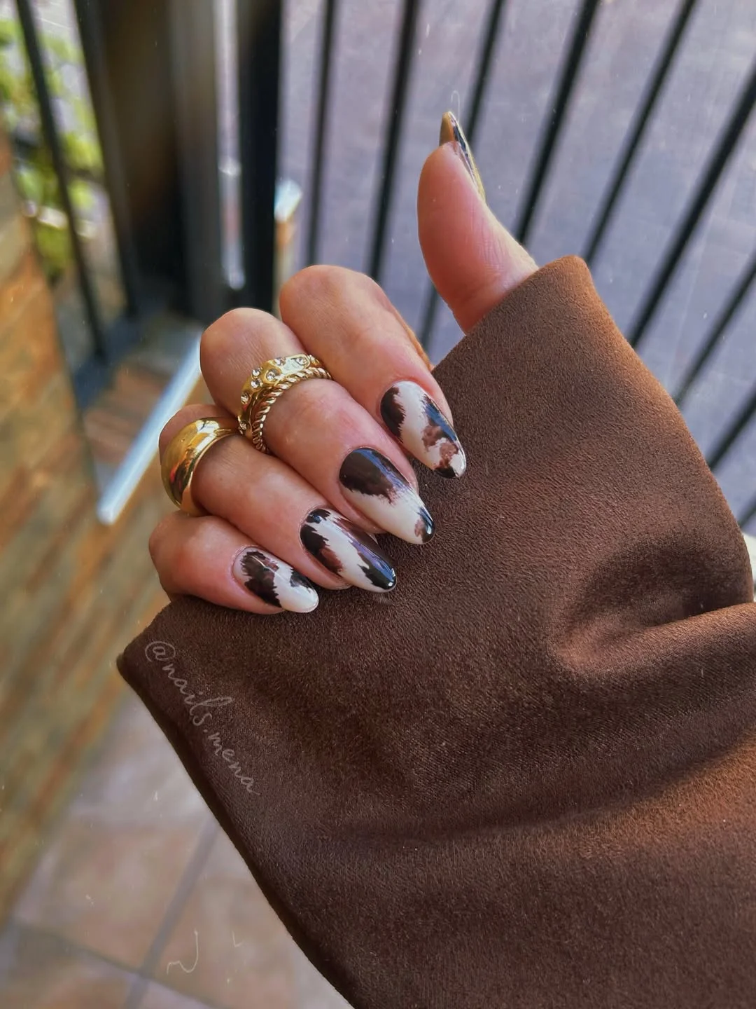 fall nail trends 2026 Abstract Espresso Brushstroke Nails For Minimalist Autumn Style