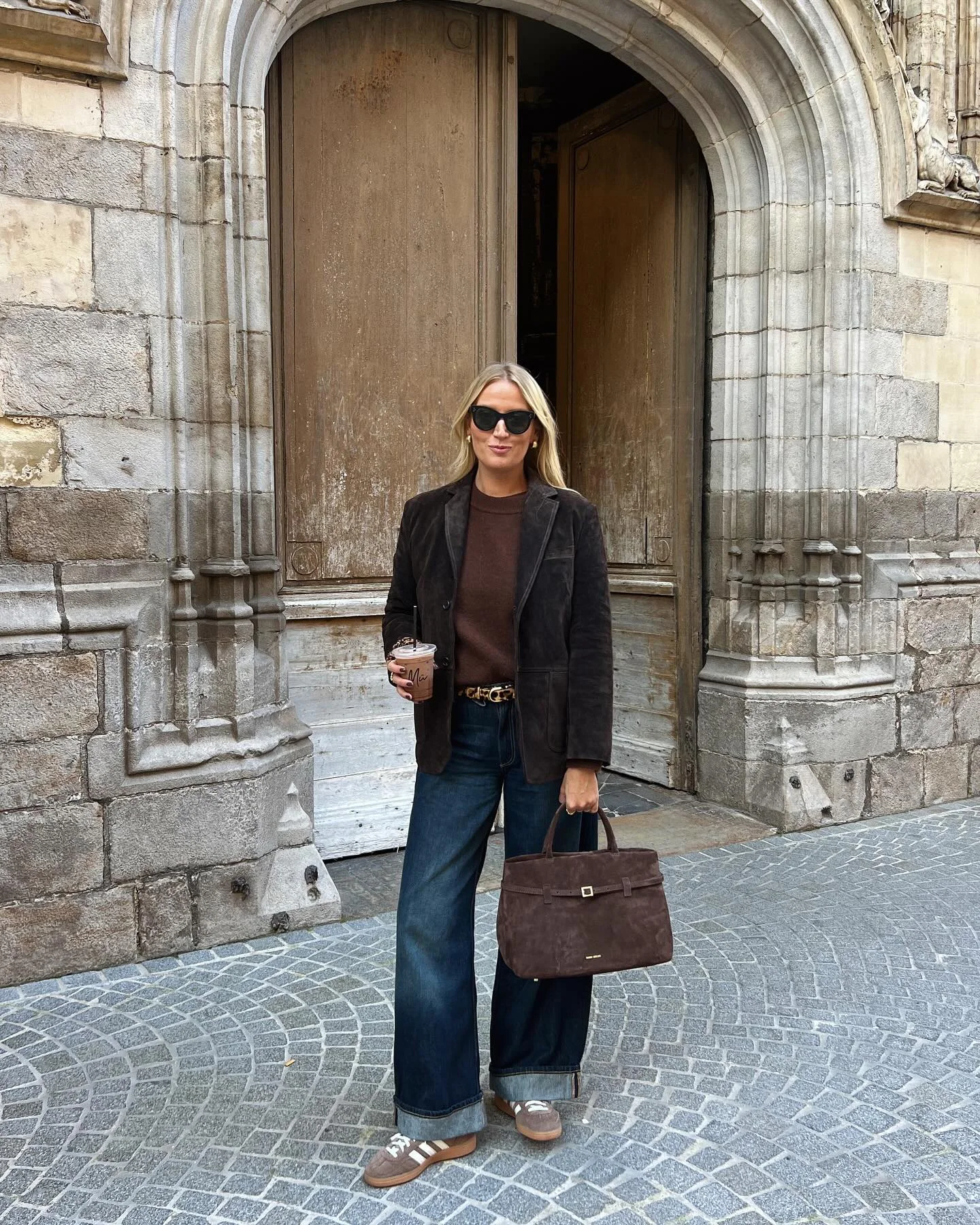 september outfit ideas 2026 Dark Blazer With Wide-Leg Jeans And Casual Sneakers