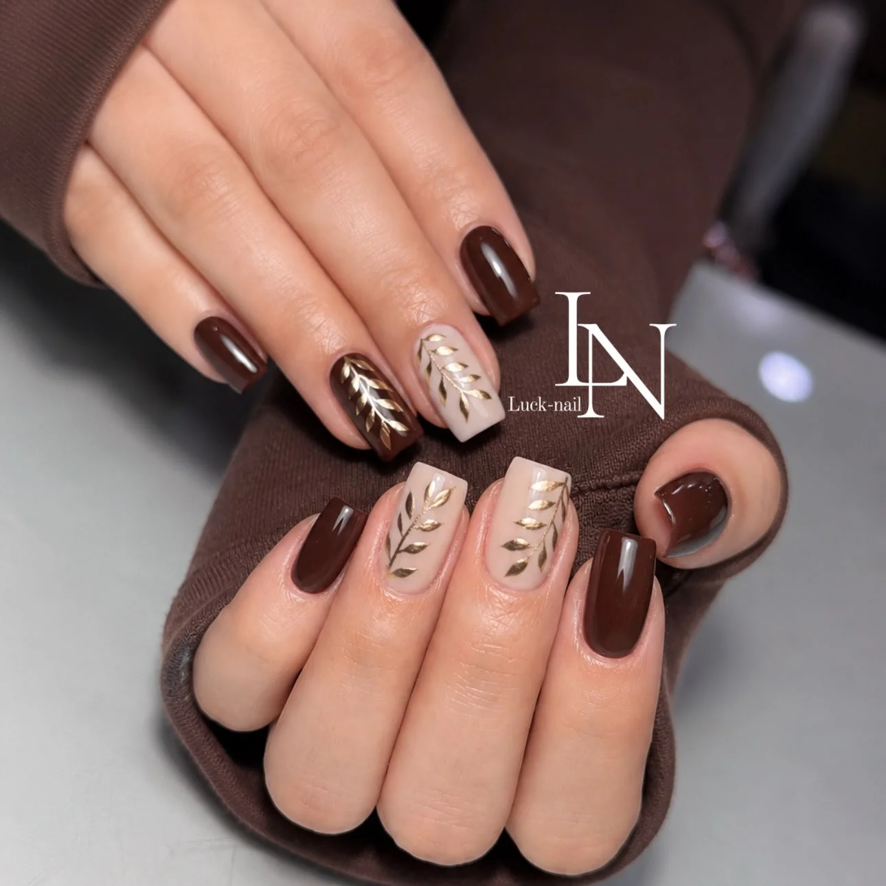 fall manicure ideas 2026 Chocolate Botanical Elegance With Golden Leaves