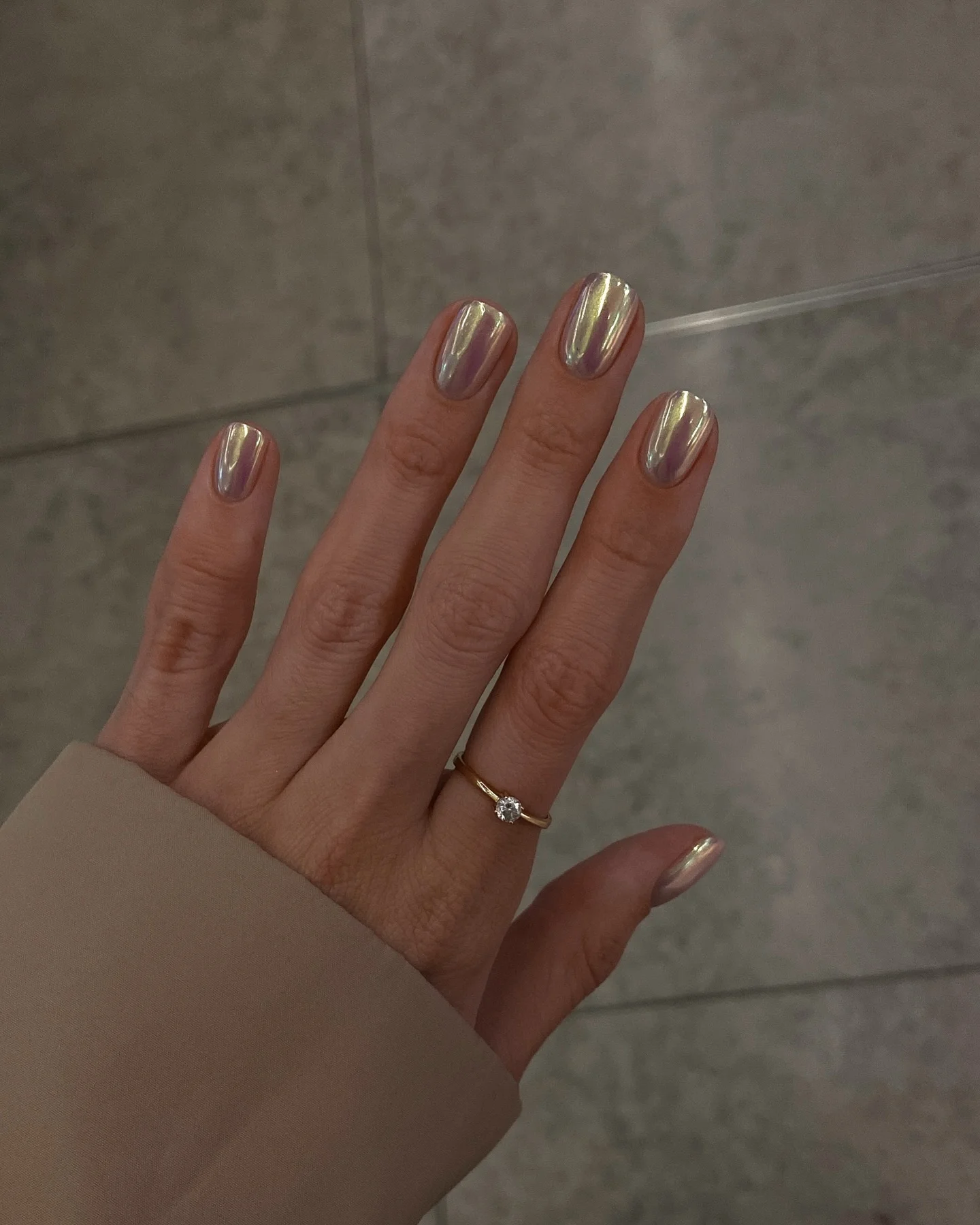 fall manicure colors 2026 Soft Chrome Pearl For An Elegant Fall Glow