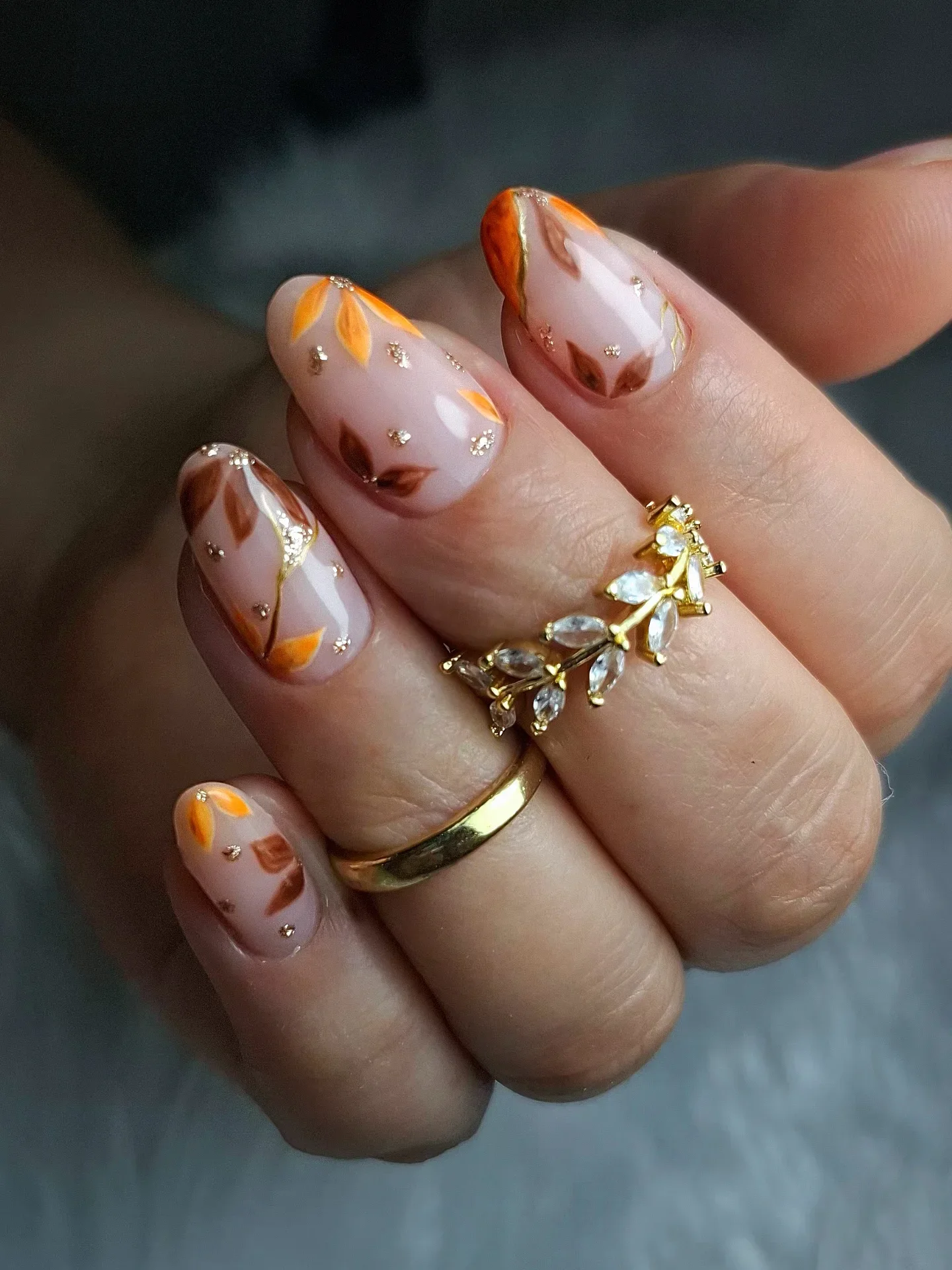 fall nails with autumn designs Delicate Autumn Leaves With Golden Details