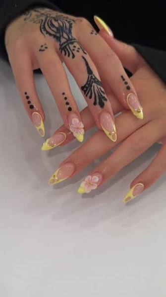 Pastel Yellow Nails Design Ideas