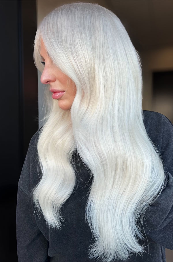30 Trendy Blonde Hair Colours for a Radiant Makeover : Snow White Blonde Sleek Waves