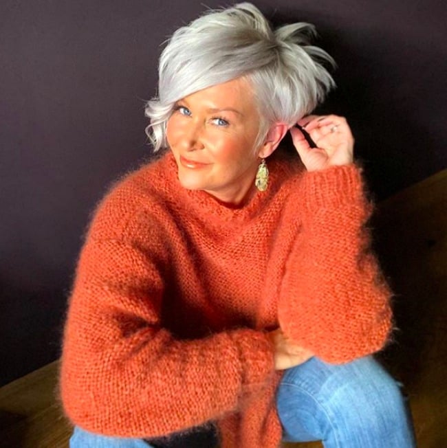 Voluminous Chin-Length Gray Layered Cut Voluminous Chin-Length Gray Layered Cut — Winter Haircuts for Gray Hair