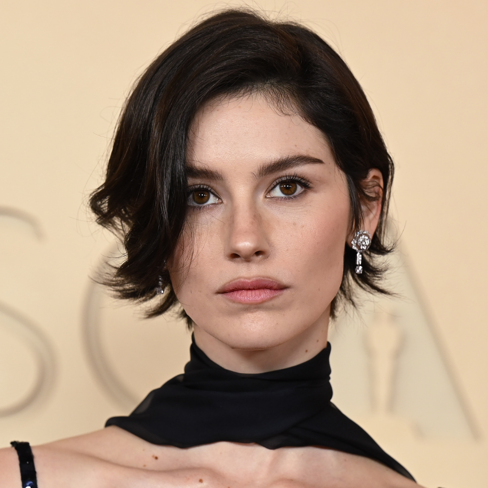 The 8 Best Haircuts for Oval Face Shapes, Per Stylists | Who What Wear