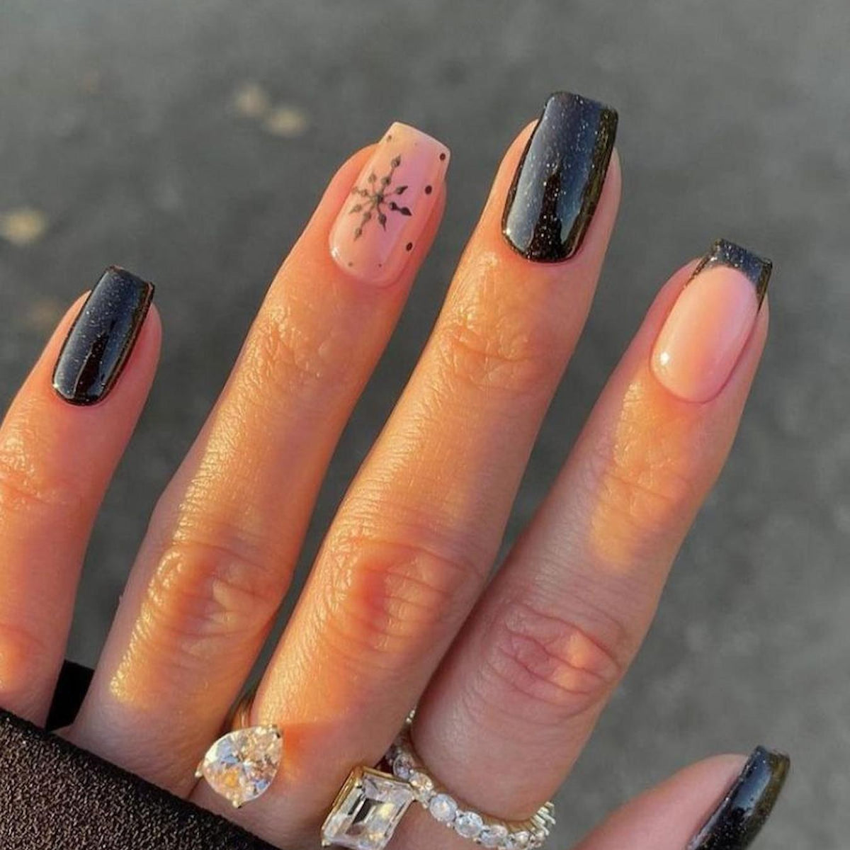 11 Dark Nail Ideas for Your Next Winter Manicure – Maniology