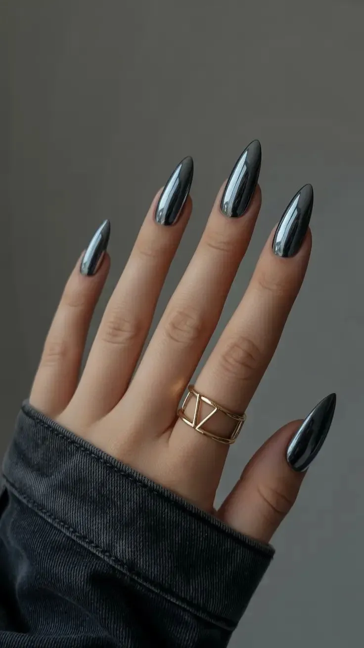 15 Winter Chrome Nails to Try This Holiday Season - Stolen Inspiration
