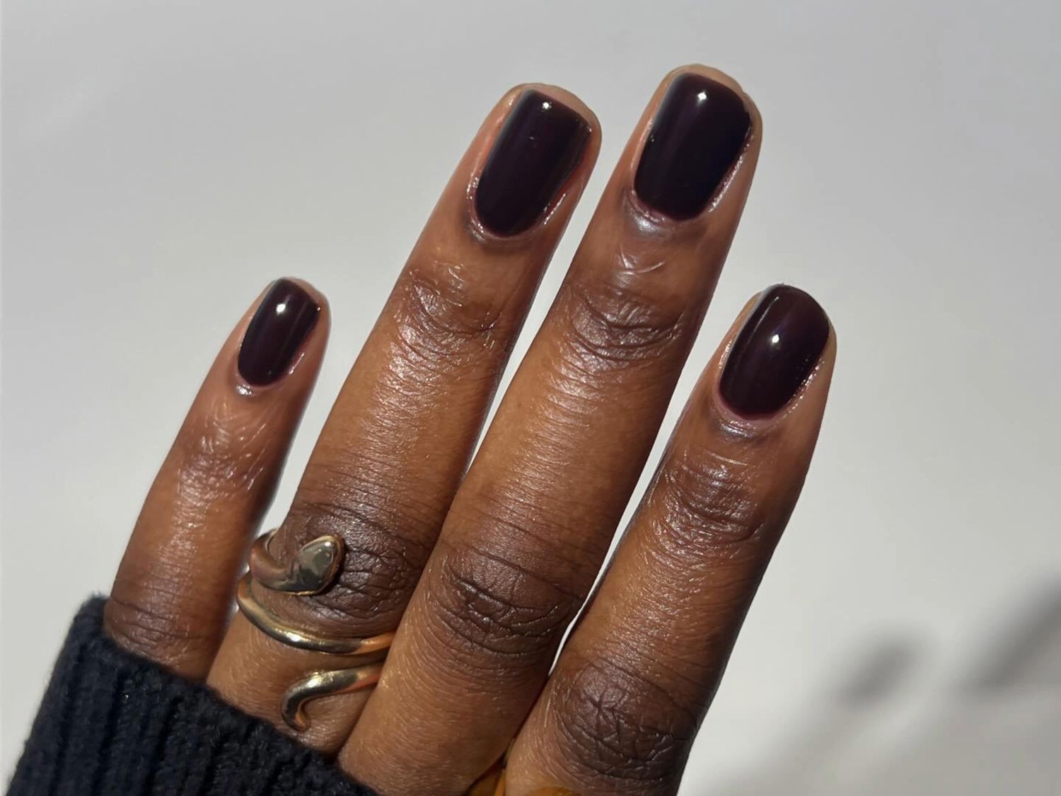 6 Cherry Cola Nail Colors That Pro Manicurists Recommend This Cozy Season