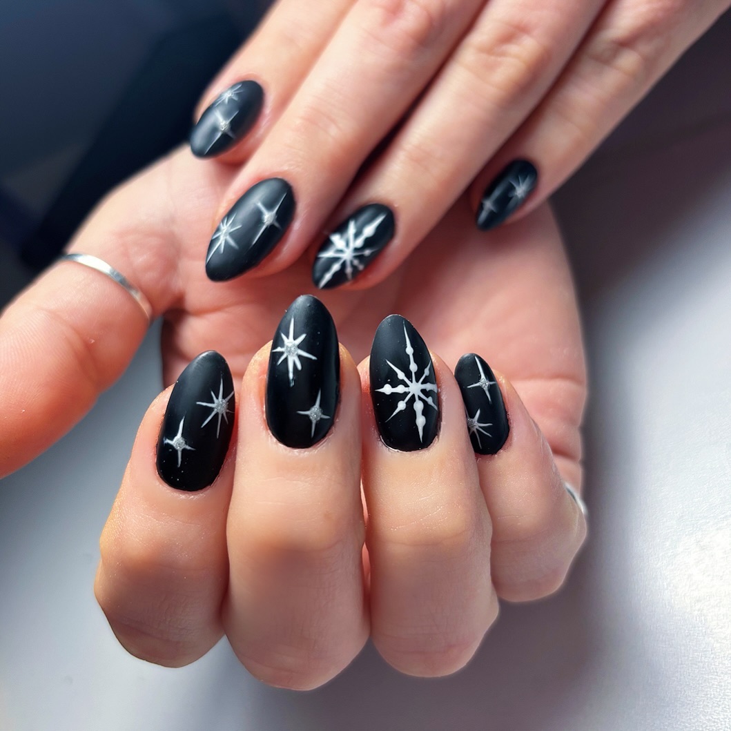 24 *Glitzy* DIY Winter 2025 Nails Ideas That Are Totally Worth the Hype