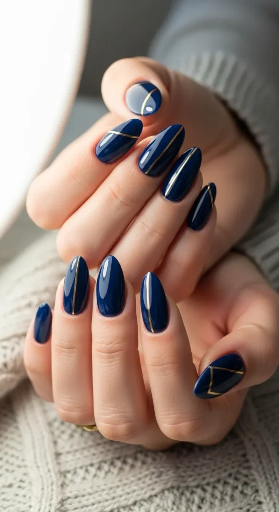 Medium Almond Navy with Gold Lines Medium Almond Navy with Gold Lines — Navy Blue Nails