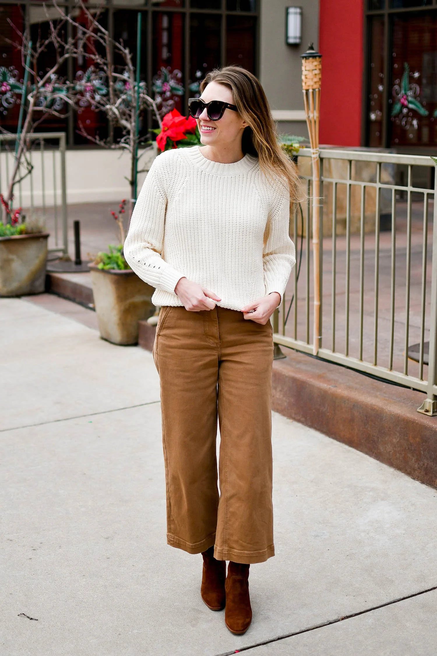 Cream Sweater with Wide-Leg Corduroy Pants in Neutral Tones Cream Sweater with Wide-Leg Corduroy Pants in Neutral Tones — Winter Business Casual Outfits