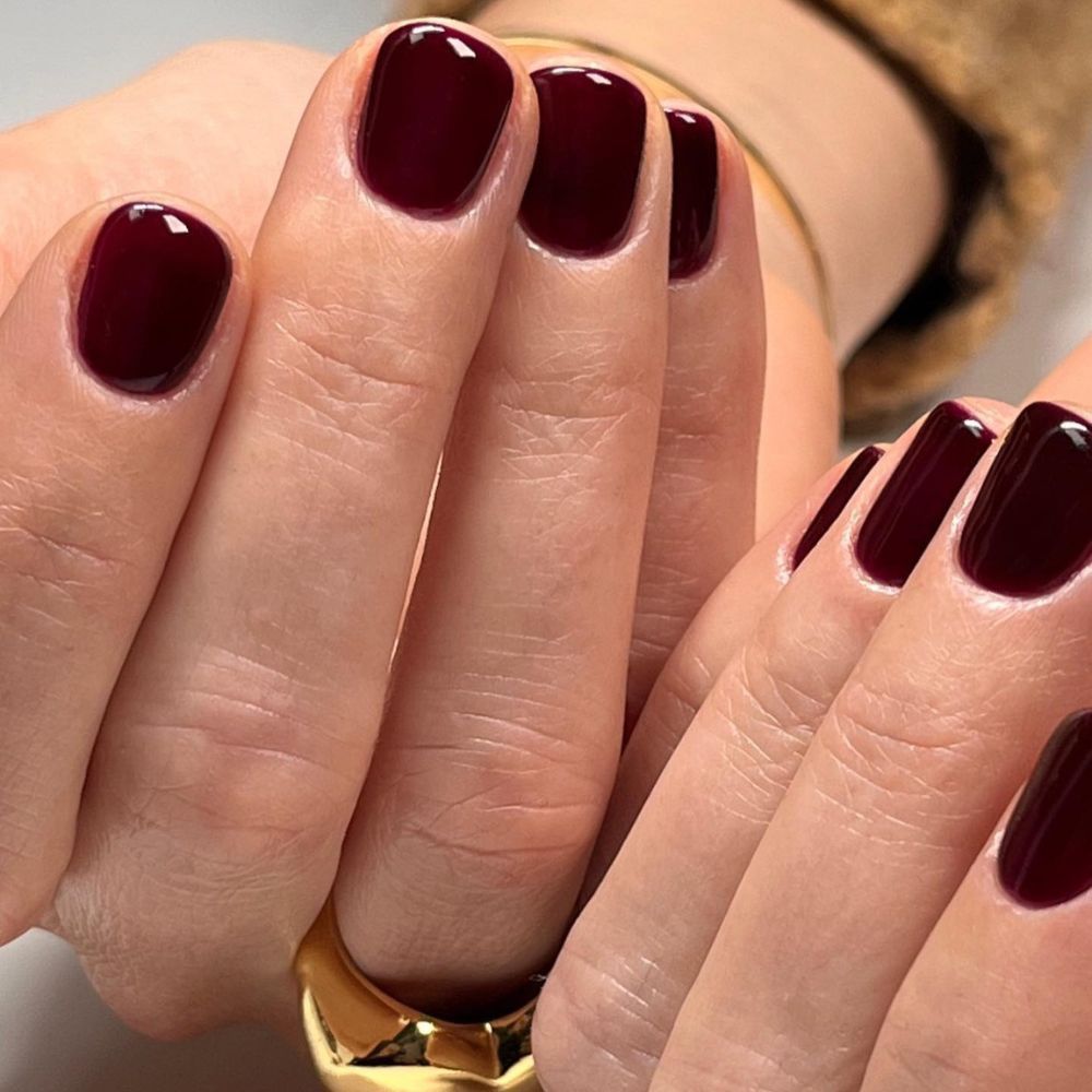 Short Rounded Square Dark Cherry Short Rounded Square Dark Cherry — Black Cherry Nails