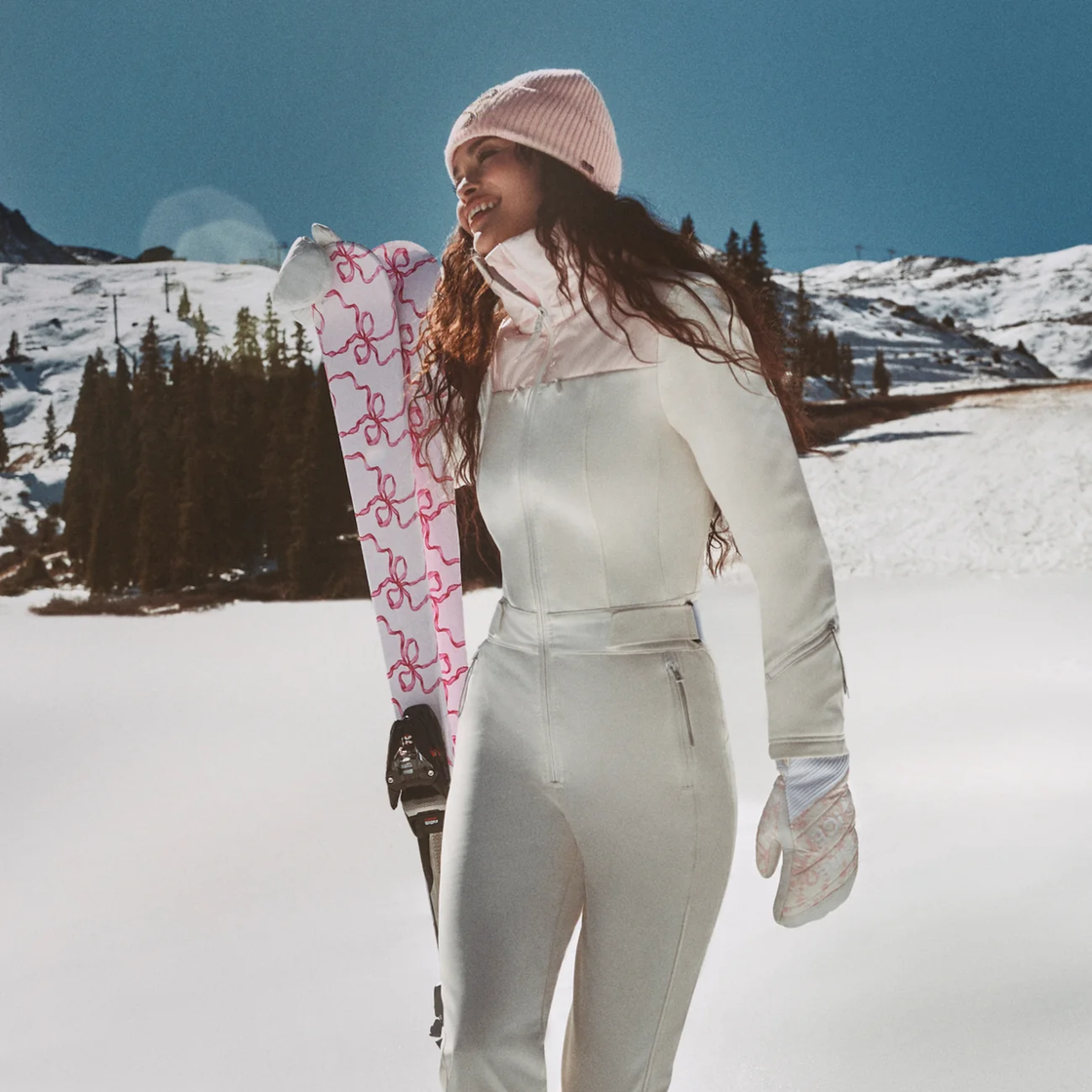 All-White Ski Suit with Flared Legs and Faux Fur All-White Ski Suit with Flared Legs and Faux Fur — Ski Outfits