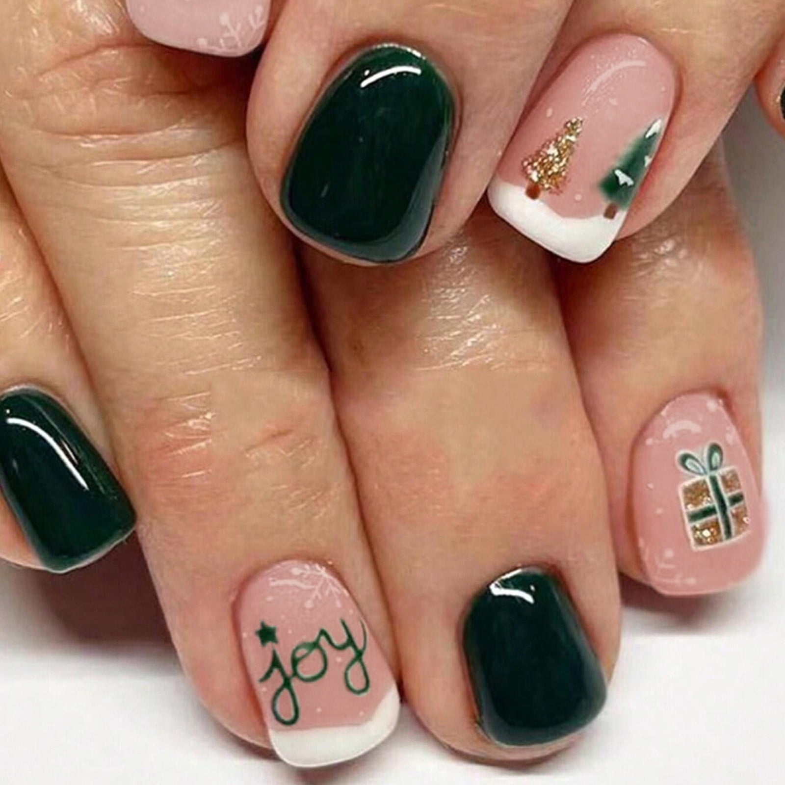 Winter Christmas Visual Idea Winter Christmas Visual Idea — Short Winter Square Nails