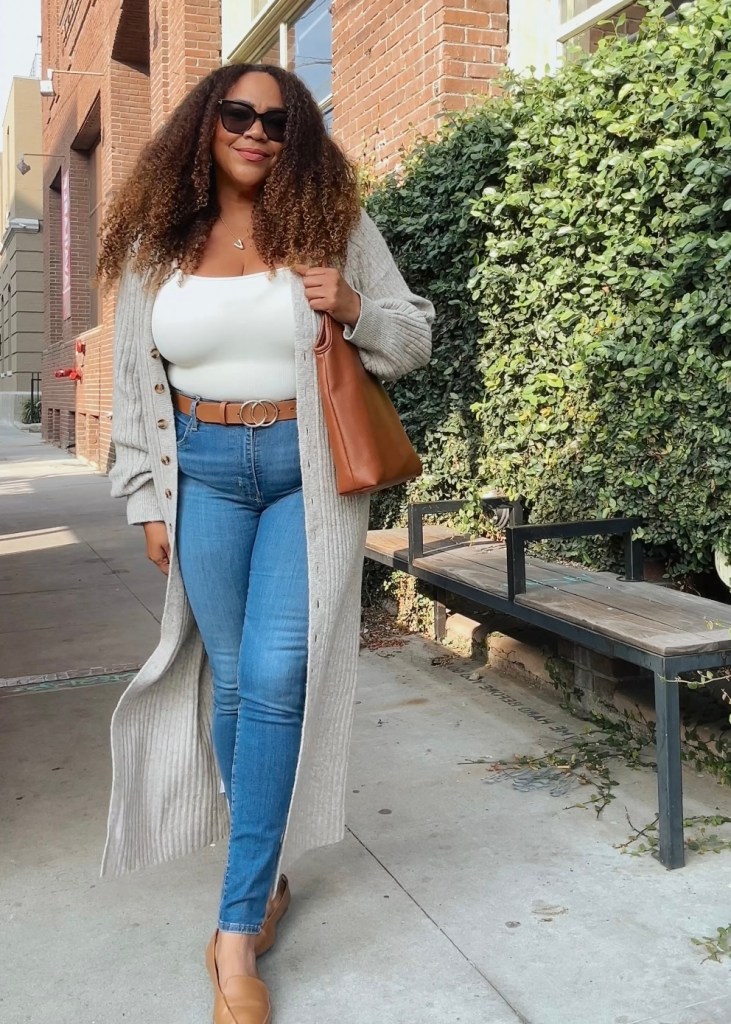 Longline Cardigan and Slim Jeans for a Relaxed Casual Look Longline Cardigan and Slim Jeans for a Relaxed Casual Look — Winter Outfits for Curvy Women