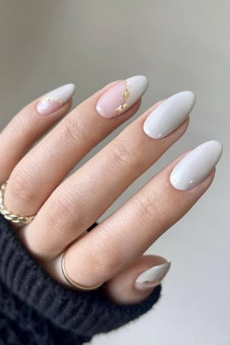 Medium Stiletto All-Over Rhinestones Medium Stiletto All-Over Rhinestones — Winter White Nails