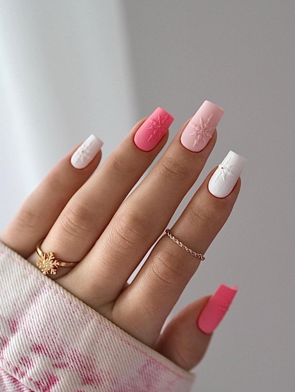 Matte Pink 3D Snowflake Medium Square Nails Matte Pink 3D Snowflake Medium Square Nails — Winter Square Nails