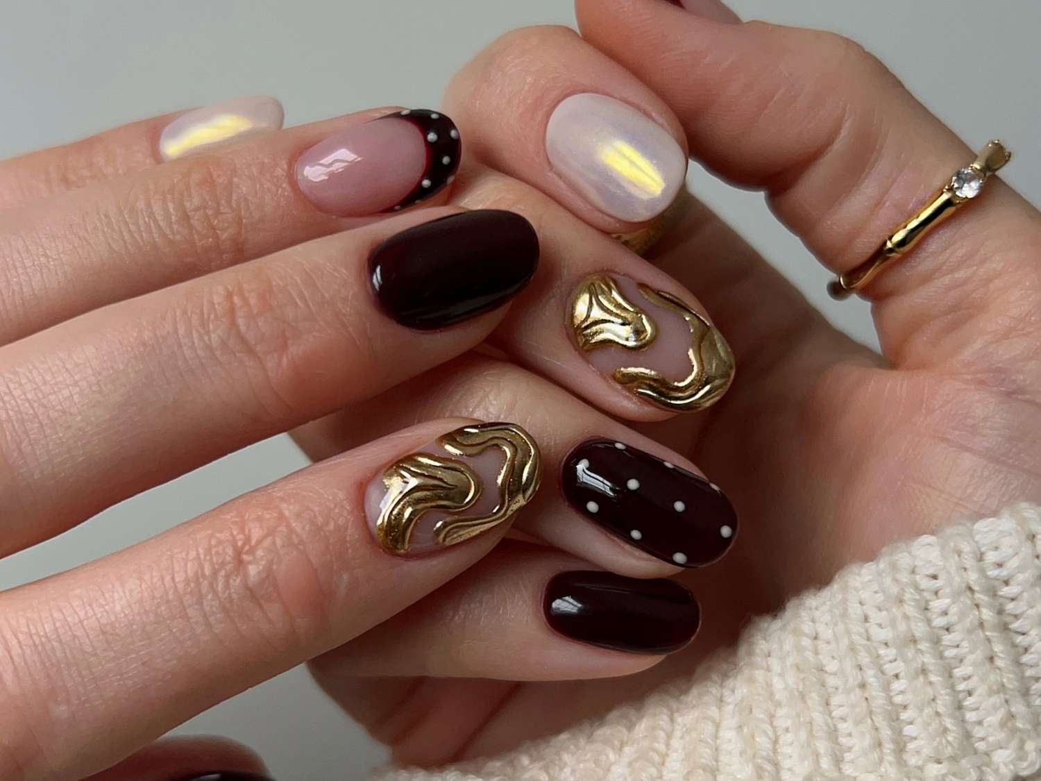 Polka Dot and Gold Foil Oval Nails Polka Dot and Gold Foil Oval Nails — Fall to Winter Nails