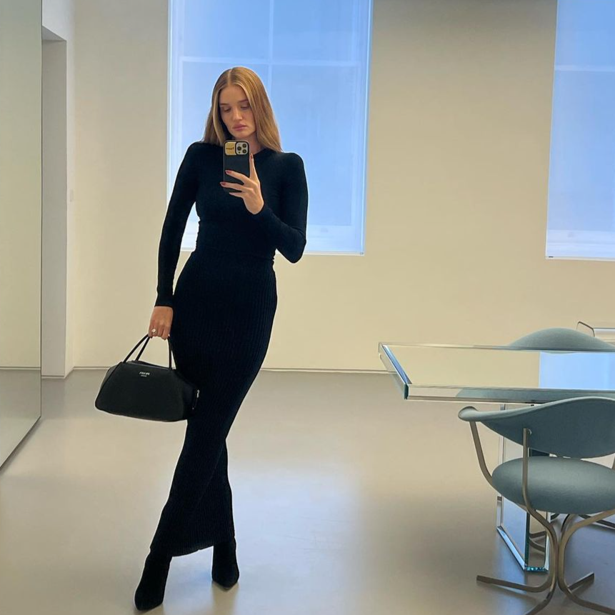 Monochromatic Black Ribbed Knit Maxi Dress Outfit Monochromatic Black Ribbed Knit Maxi Dress Outfit — Winter Dress Outfits