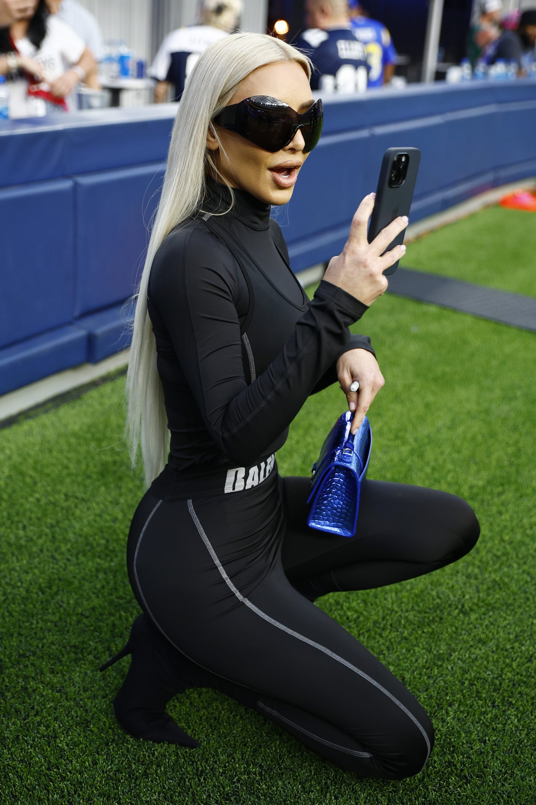 Sleek Black Athleisure with Metallic Accents Sleek Black Athleisure with Metallic Accents — Winter Football Game Outfits