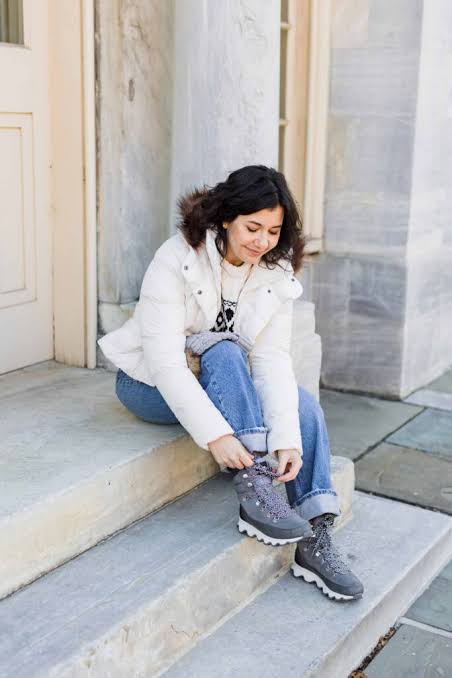 White Puffer Jacket with Fur Trim and Jeans White Puffer Jacket with Fur Trim and Jeans — Winter Outfits for Warm Weather