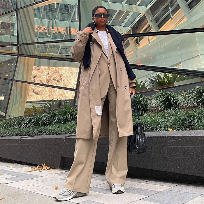 Oversized Beige Trench Coat Over a Suit for Elevated Casual Style Oversized Beige Trench Coat Over a Suit for Elevated Casual Style — Fall to Winter Outfits