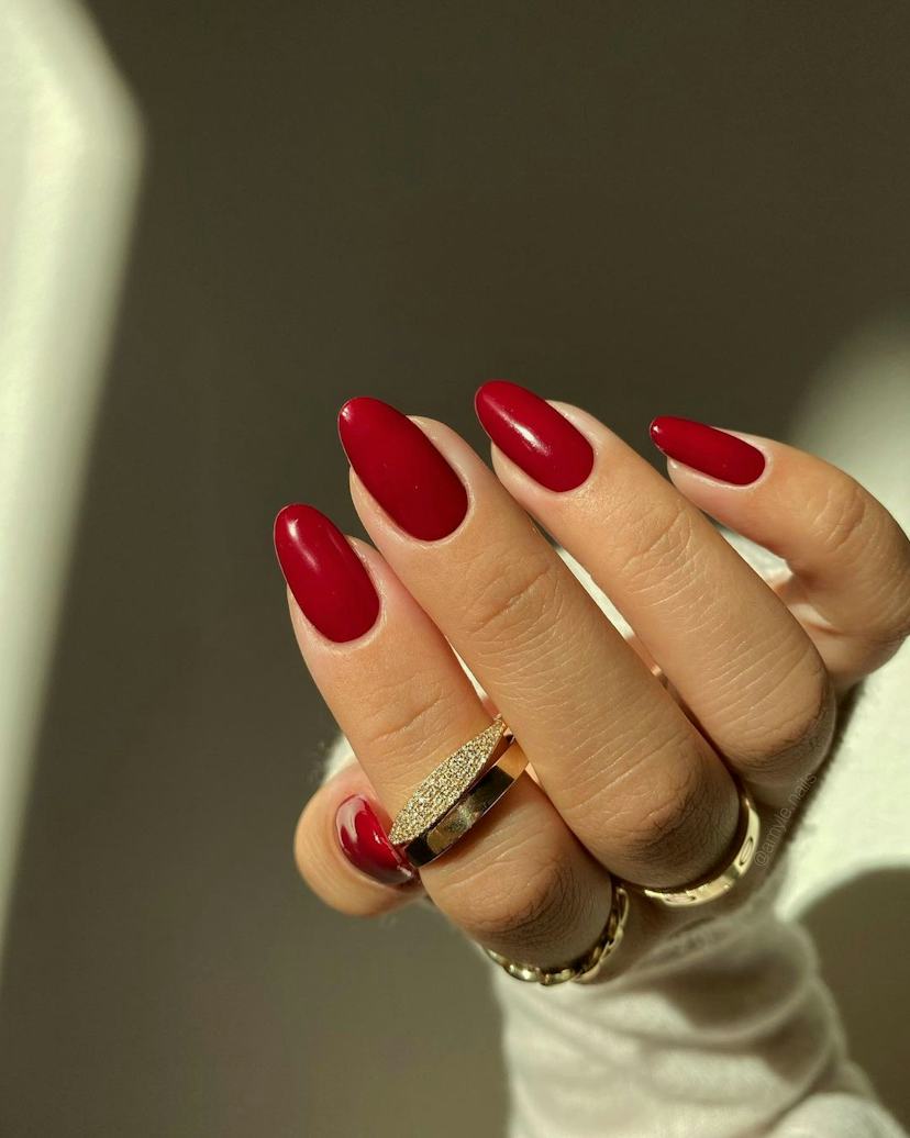 Vibrant Red Glossy Ovals Vibrant Red Glossy Ovals — Winter Acrylic Nail Colors