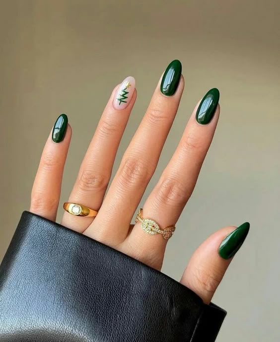 Forest Green Christmas Tree Accent Forest Green Christmas Tree Accent — Simple Winter Nails