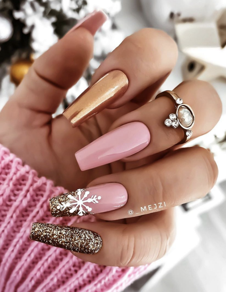Snowflake Glitter Coffin Nails Snowflake Glitter Coffin Nails — Long Winter Nails