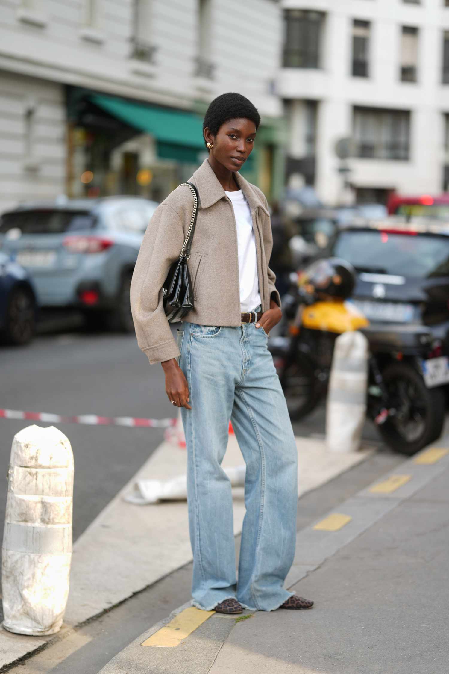 Cropped Jacket and Leopard Loafers with Light Jeans Cropped Jacket and Leopard Loafers with Light Jeans — Winter Outfits with Wide Leg Jeans