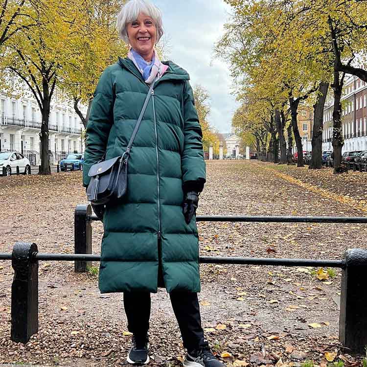 Warm Emerald Green Puffer Coat with Casual Accessories — Winter Coats for Women