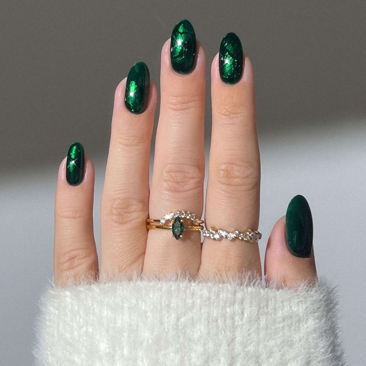Vibrant Metallic Emerald Shimmer Oval Nails Vibrant Metallic Emerald Shimmer Oval Nails — Winter Green Nails