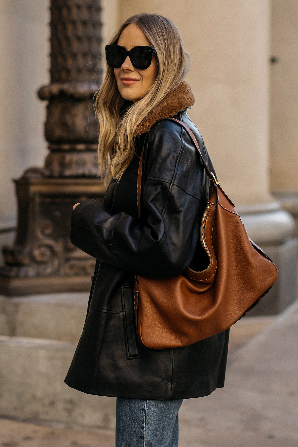 Chic Texture Play: Black Leather Jacket with Shearling Collar and Wide Jeans Chic Texture Play: Black Leather Jacket with Shearling Collar and Wide Jeans — Car Coat Outfits