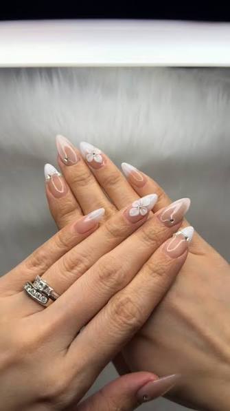 3D Floral French Almonds with Silver Accents 3D Floral French Almonds with Silver Accents — almond nail inspo