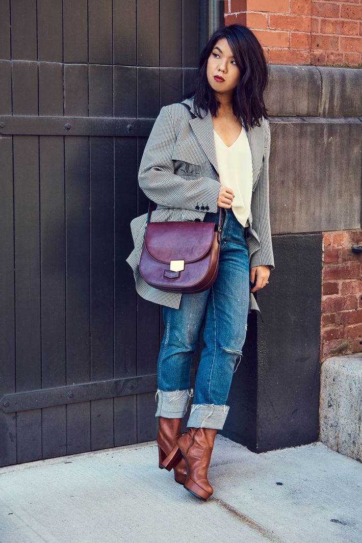 Croc-Effect Ankle Boots with Wide-Leg Trousers Croc-Effect Ankle Boots with Wide-Leg Trousers — Brown Boots Outfits