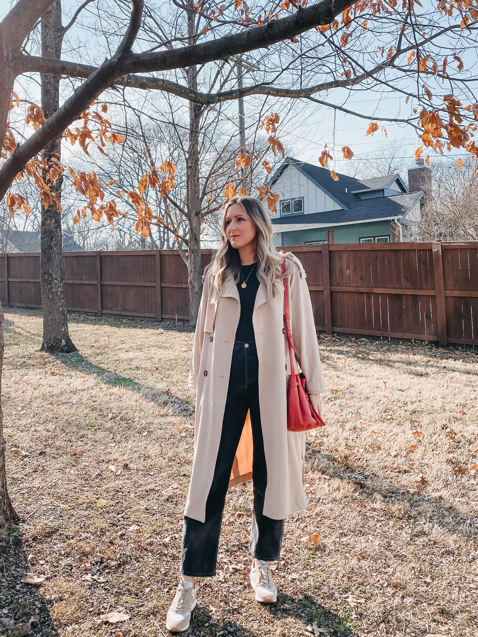 Beige Trench Coat Over Black Top and Jeans with Red Handbag Beige Trench Coat Over Black Top and Jeans with Red Handbag — Neutral Winter Outfits