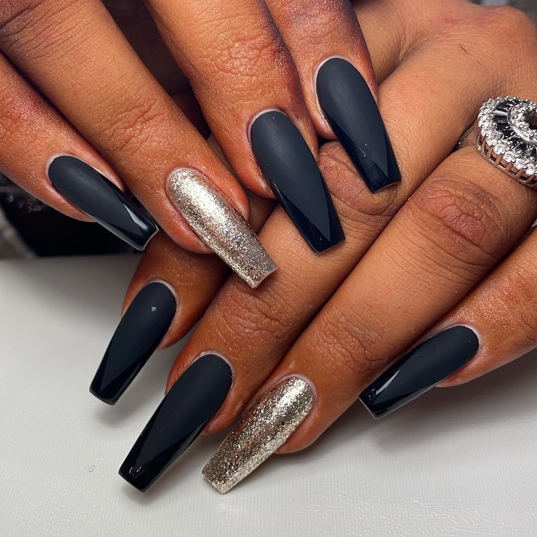 Matte Black With Gold Moon and Line Matte Black With Gold Moon and Line — Winter Matte Nails