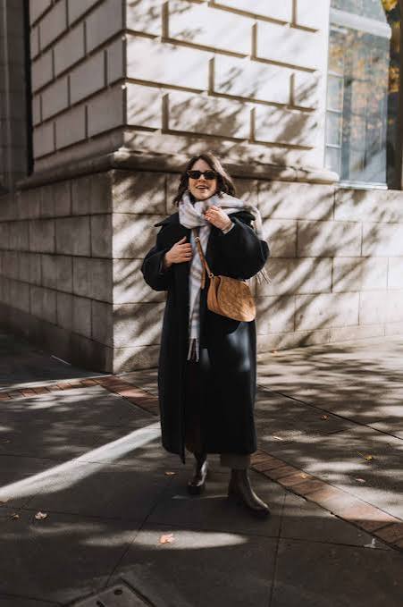 Sophisticated Layering with Brown Boots and a Long Coat Sophisticated Layering with Brown Boots and a Long Coat — Winter Boots Outfits
