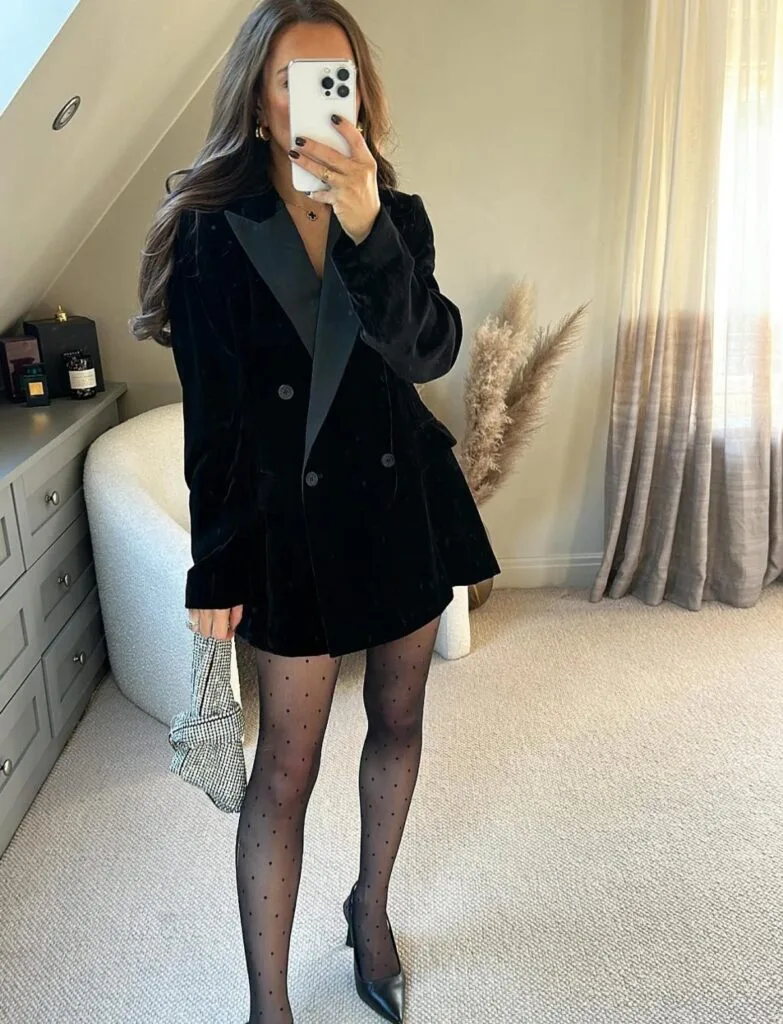 Black Velvet Blazer Dress: A Sleek and Stylish Concert Option Black Velvet Blazer Dress: A Sleek and Stylish Concert Option — Winter Concert Outfits