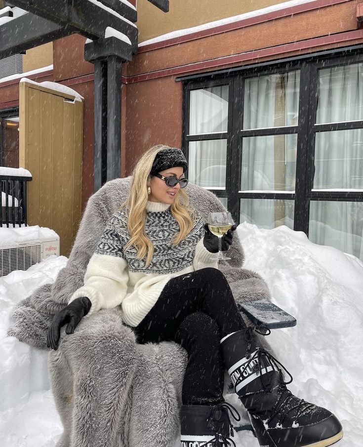 Apres-Ski Comfort in Black Moon Boots Apres-Ski Comfort in Black Moon Boots — Moon Boots Outfits