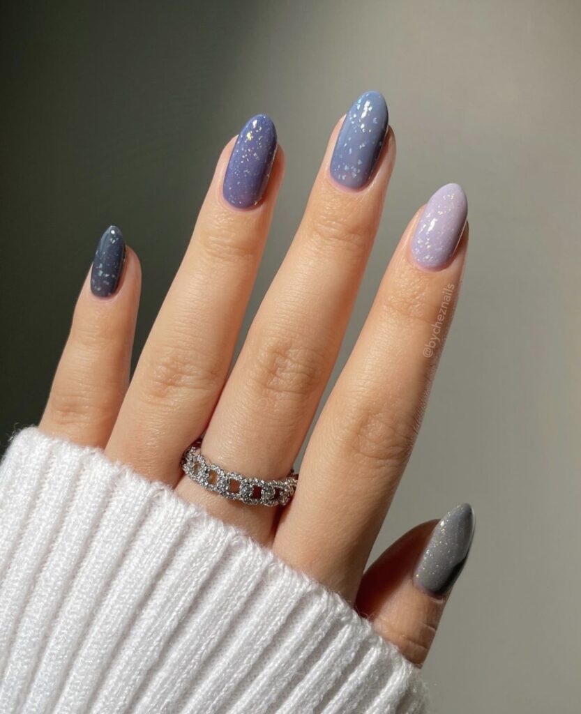 Grey to Lavender Gradient with Gold Flakes Grey to Lavender Gradient with Gold Flakes — Short Winter Gel Nails